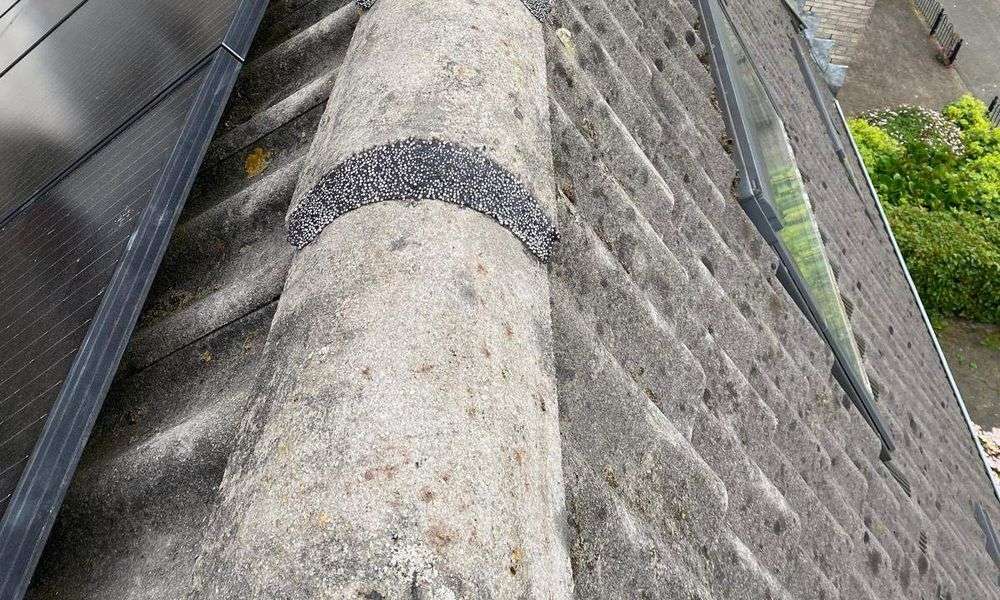 Vervangen van nokvorsten Heythuysen Nokvorsten zijn opnieuw vastgezet